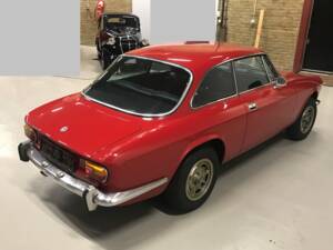 Imagen 8/18 de Alfa Romeo Giulia 1600 GT Junior (1975)