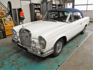 Bild 1/50 von Mercedes-Benz 220 SE b (1963)