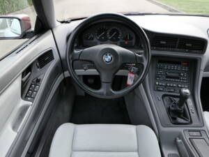 Image 9/21 of BMW 850i (1990)