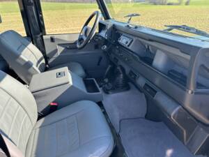 Image 11/47 de Land Rover Defender 110 Td5 (2000)