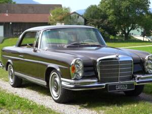 Image 11/19 of Mercedes-Benz 280 SE 3,5 (1971)