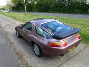 Immagine 21/30 di Porsche 928 S4 (1987)