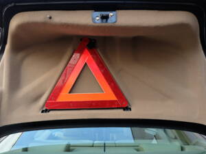 Image 55/63 of Mercedes-Benz 300 CE (1991)