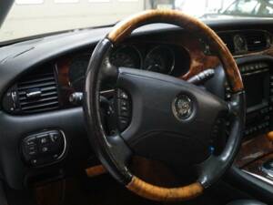 Imagen 9/50 de Jaguar XJ 8 4.2 (2005)