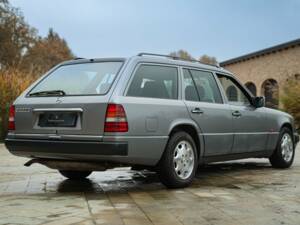 Bild 13/50 von Mercedes-Benz 200 TE (1992)