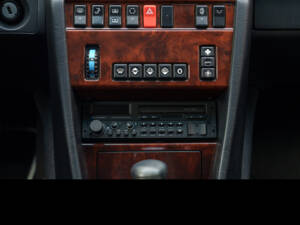 Image 17/27 of Mercedes-Benz E 500 Limited (1994)