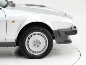 Bild 10/15 von Alfa Romeo GTV 6 2.5 (1982)