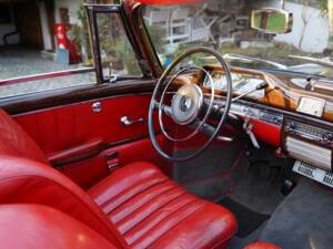 Image 2/21 of Mercedes-Benz 220 SE (1960)