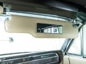 Immagine 114/135 di Lincoln Continental Convertible (1965)