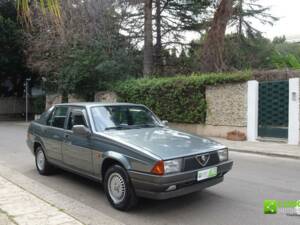 Imagen 7/10 de Alfa Romeo 75 1.8 (1988)