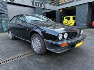 Bild 2/22 von Alfa Romeo GTV 2.0 (1983)