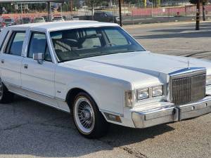 Image 2/19 of Lincoln Town Car (1988)