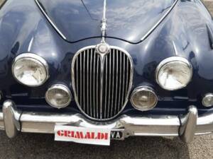 Image 2/49 of Jaguar Mk II 3.8 (1963)