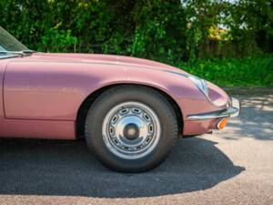 Image 9/35 de Jaguar E-Type V12 (1974)