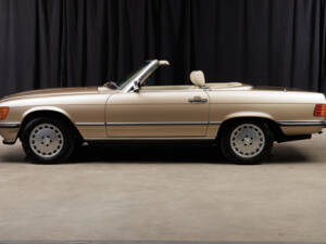 Immagine 23/71 di Mercedes-Benz 420 SL (1988)