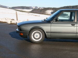 Imagen 47/65 de BMW 520i (1987)