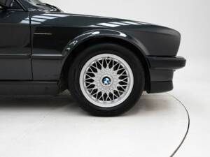Image 10/15 of BMW 320i (1990)