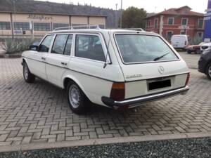 Immagine 39/39 di Mercedes-Benz 240 TD (1983)