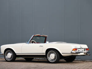 Image 24/56 de Mercedes-Benz 280 SL (1969)