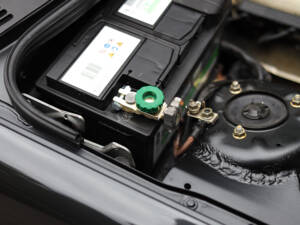 Image 66/83 de BMW 325i (1990)