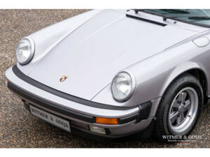 Image 26/32 de Porsche 911 Carrera 3.2 &quot;25 years 911&quot; (1988)