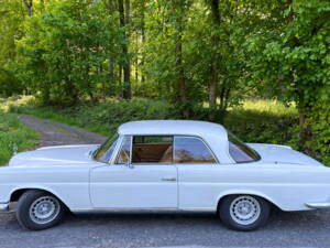 Image 6/18 of Mercedes-Benz 220 SE b (1965)