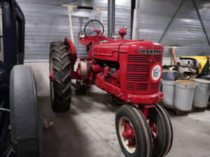 Image 8/27 of Farmall H (1945)