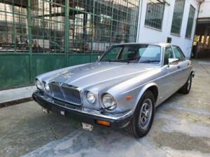 Image 5/39 of Jaguar XJ 6 4.2 (1982)