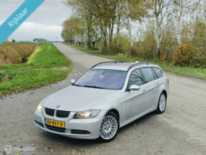 Image 2/32 of BMW 330xi Touring (2005)