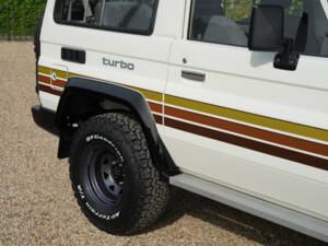 Immagine 16/50 di Toyota Land Cruiser 2.4 LX Turbo (1992)