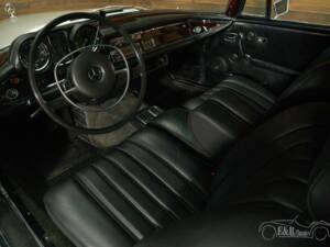 Immagine 2/18 di Mercedes-Benz 280 SE (1970)