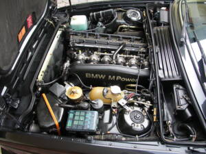 Bild 26/39 von BMW M 635 CSi (1988)