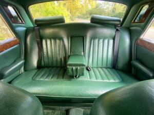 Bild 9/50 von Rolls-Royce Silver Shadow II (1979)