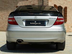Image 8/50 of Mercedes-Benz C 320 Sportcoupé (2003)