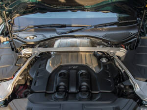 Immagine 15/24 di Bentley Continental GTC V8 (2021)