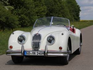 Image 3/19 of Jaguar XK 140 OTS (1954)