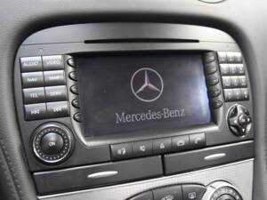 Image 17/30 of Mercedes-Benz SL 500 (2006)