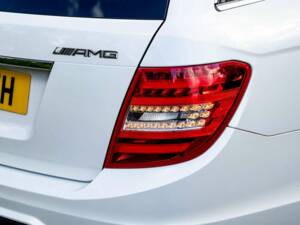 Image 33/50 de Mercedes-Benz C 63 AMG T (2013)