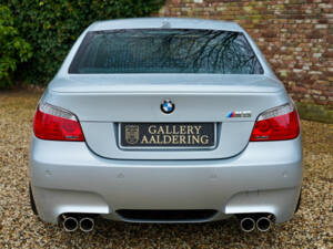 Immagine 25/50 di BMW M5 (2009)