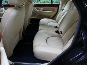 Bild 15/17 von Bentley Arnage Red Label (2001)