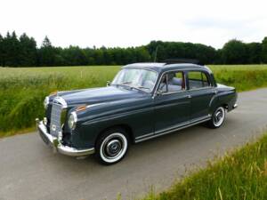 Mercedes-Benz 220 S Limousine 63 kW/85 PS (W 180)