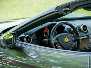 Image 44/85 de Ferrari California (2010)