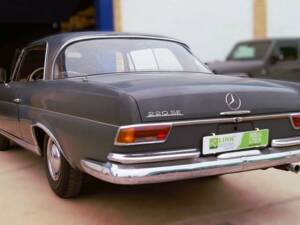 Imagen 2/9 de Mercedes-Benz 220 SE b (1962)