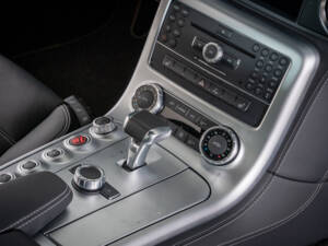 Image 15/33 of Mercedes-Benz SLS AMG (2010)