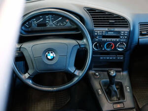 Image 23/23 of BMW 316i (1995)