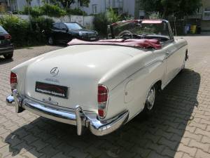 Afbeelding 5/16 van Mercedes-Benz 220 SE Cabriolet (1960)
