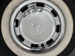 Image 11/15 of Mercedes-Benz 220 S Cabriolet (1959)