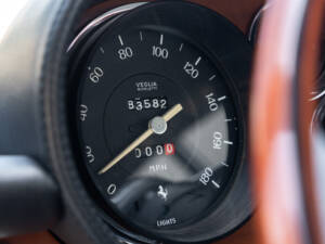 Image 32/69 of Ferrari 365 GT 2+2 (1969)