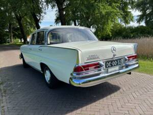 Image 5/64 of Mercedes-Benz 220 S b (1965)