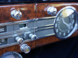 Image 12/50 of Packard eight (1937)